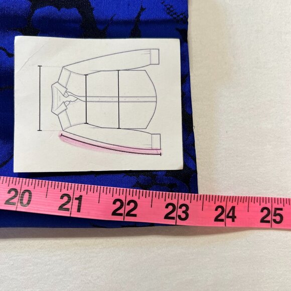 💙Chico's Royal Blue & Black floral pattern 100% Silk Jacket lined Size 3 (XL) - Picture 9 of 10